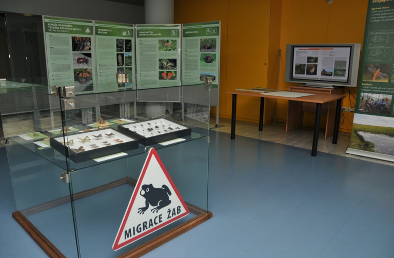 Vestibul krajského úřadu hostí výstavu „Ochrana přírody v Libereckém kraji“